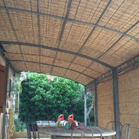 Couverture de terrasse en roseaux de camargue paillasson camarguais